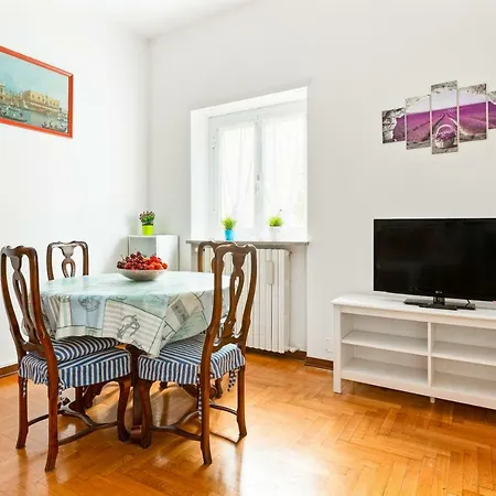 Lejlighed Bright Flat With Shared Garden *