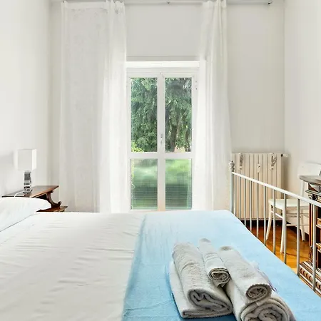 Bright Flat With Shared Garden Apartmán