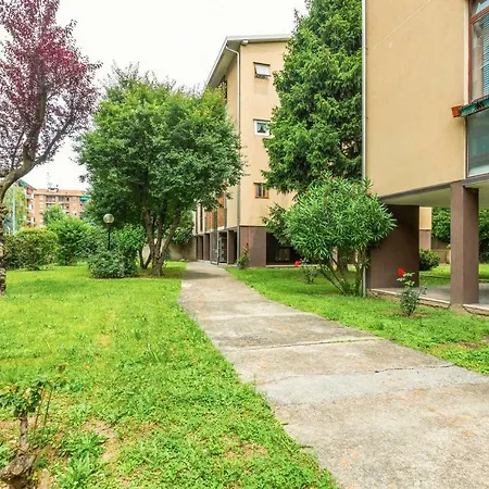 Bright Flat With Shared Garden Apartmán
