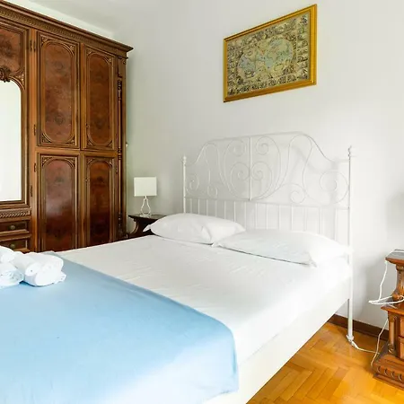 Bright Flat With Shared Garden Διαμέρισμα